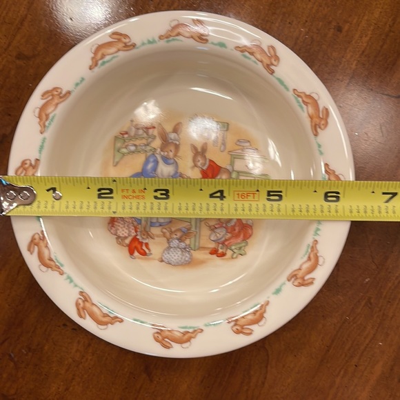 Vintage 1984 Bunnykins Royal Doulton toddler’s bowl and two handle mug set - Picture 12 of 12